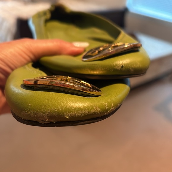 Tory Burch Minnie Travel Ballet Flats size 7.5 . Apple green with gold emblem - Picture 7 of 8